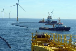 Ölbekämpfungsübung im Offshore Windpark Meerwind Süd | Ost Ölbekämpfungsübung im Offshore Windpark Meerwind Süd | Ost (verweist auf: Ölbekämpfungsübung im Offshore Windpark Meerwind Süd | Ost)